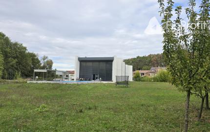 Luxusná dizajnová vila v Lozorne s bazénom a kinom