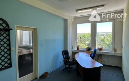 Kancelária s bezplatným parkovaním na prenájom - 54 m2, Rybničná ul.