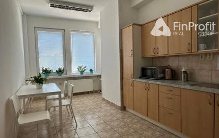 Kancelária s bezplatným parkovaním na prenájom - 72 m2, Rybničná ul.
