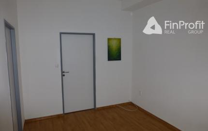 Trojkancelária s parkovacím miestom zdarma - 44,36 m2