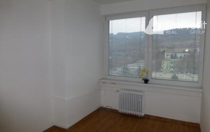 Trojkancelária s parkovacím miestom zdarma - 44,36 m2