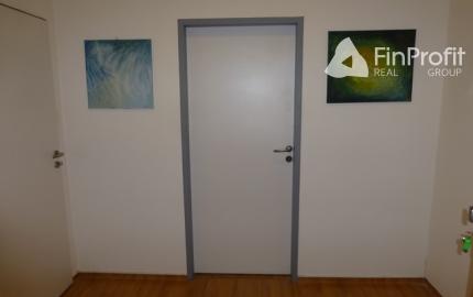 Trojkancelária s parkovacím miestom zdarma - 44,36 m2