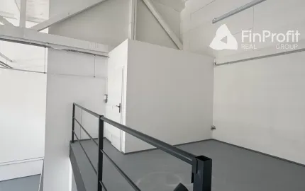 Moderná hala s kanceláriami v komplexe VARIO 37 na prenájom