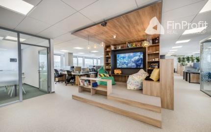 Moderný kancelársky priestor na prenájom – 182 m2, OC Jarošova