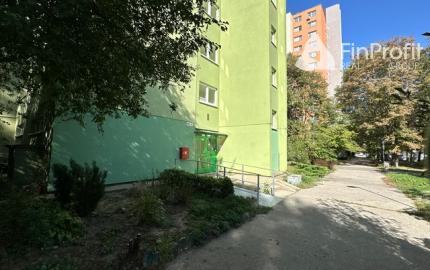 3-izbový byt v pôvodnom stave, lodžia, pivnica - 69 m2, ul. Mamateyova