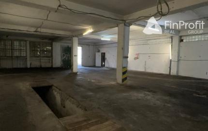 Priestor s montážnou jamou - 240 m2, Púchovská ul.