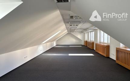 Podkrovné administratívne priestory  – 186,9 m², Miletičova ul.