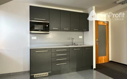 Podkrovné administratívne priestory  – 186,9 m², Miletičova ul.