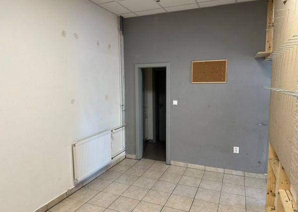 Obchodný priestor so sprchou a soc. zázemím na prenájom – 82,85 m², Kazanská ul.