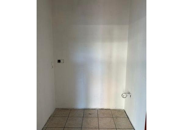 Obchodný priestor so sprchou a soc. zázemím na prenájom – 82,85 m², Kazanská ul.