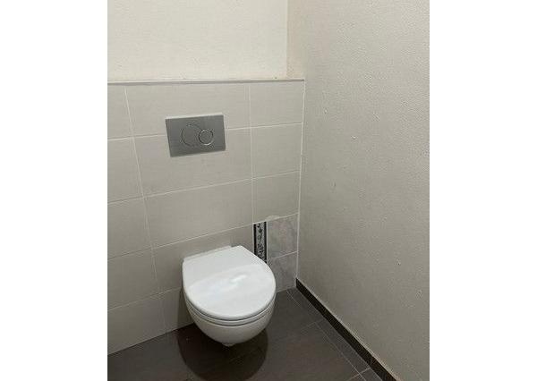 Obchodný priestor so sprchou a soc. zázemím na prenájom – 82,85 m², Kazanská ul.