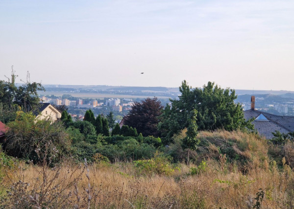Na predaj pozemok s krásnym výhľadom na mesto, stavebné povolenie, lokalita Zobor - Nitra