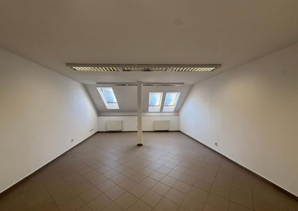 Na prenájom novozrekunštruovaná klimatizovaná kancelária v centre mesta Nitra