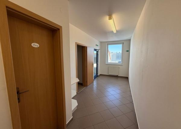 Na prenájom novozrekunštruovaná klimatizovaná kancelária v centre mesta Nitra