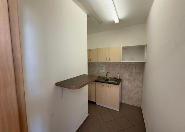 Na prenájom novozrekunštruovaná klimatizovaná kancelária v centre mesta Nitra