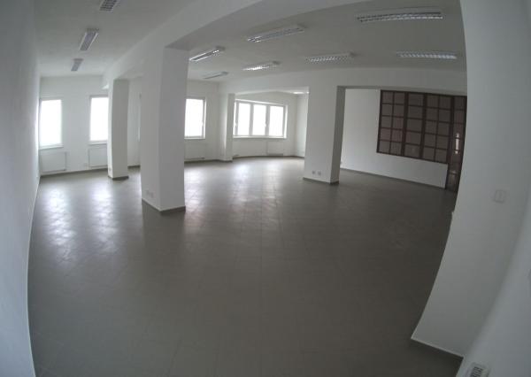 Univerzávny priestor na prenájom pre kanceláriu aj služby v centre mesta – 113 m²