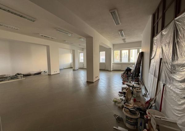 Univerzávny priestor na prenájom pre kanceláriu aj služby v centre mesta – 113 m²