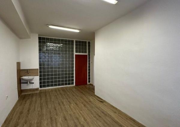 Kancelárske priestory s umývadlom na prenájom - od 18 m2, Bojnická ul.