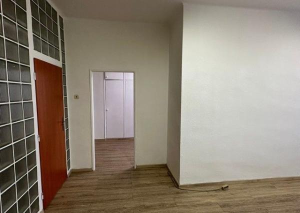 Kancelárske priestory s umývadlom na prenájom - od 18 m2, Bojnická ul.