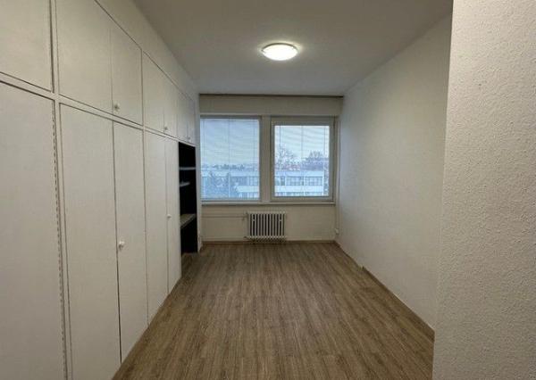 Kancelárske priestory s umývadlom na prenájom - od 18 m2, Bojnická ul.