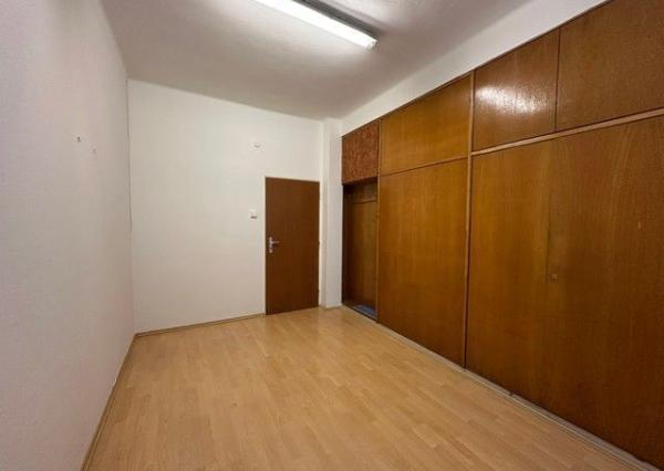 Kancelárske priestory s umývadlom na prenájom - od 18 m2, Bojnická ul.