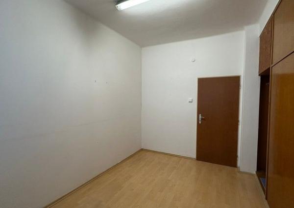 Kancelárske priestory s umývadlom na prenájom - od 18 m2, Bojnická ul.