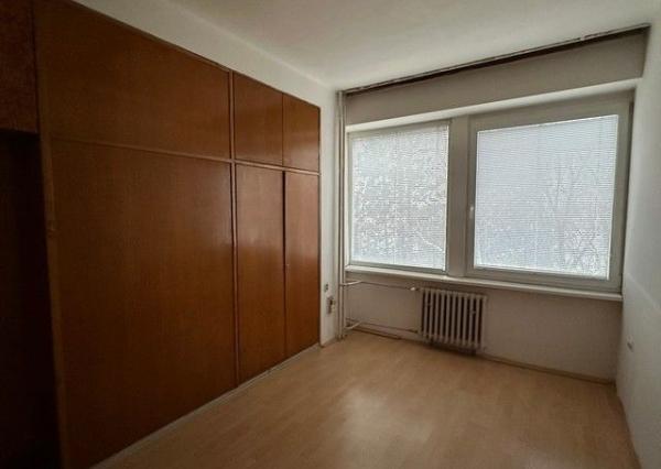 Kancelárske priestory s umývadlom na prenájom - od 18 m2, Bojnická ul.