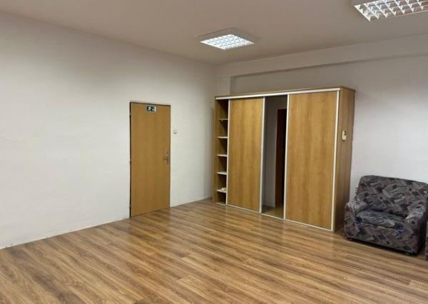 Administratívne priestory na prenájom - 15 m2, 36 m2, 66 m2, Galvaniho ul.