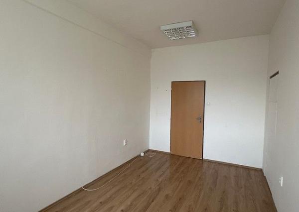 Administratívne priestory na prenájom - 15 m2, 36 m2, 66 m2, Galvaniho ul.