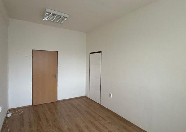 Administratívne priestory na prenájom - 15 m2, 36 m2, 66 m2, Galvaniho ul.