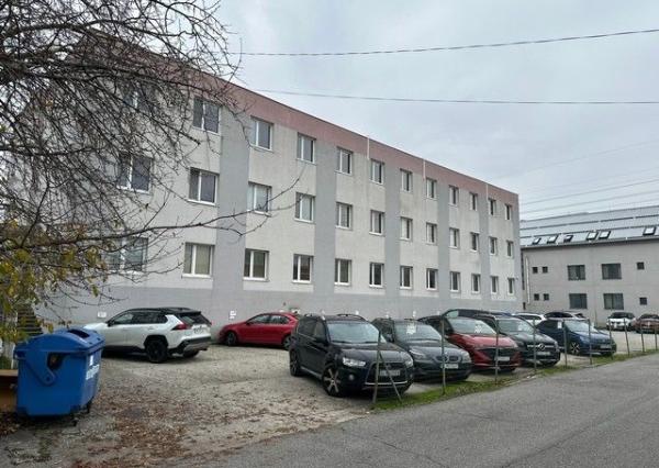 Administratívne priestory na prenájom - 15 m2, 36 m2, 66 m2, Galvaniho ul.