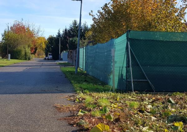 Predám stavebný pozemok v Ivanke pri Nitre 893m2.