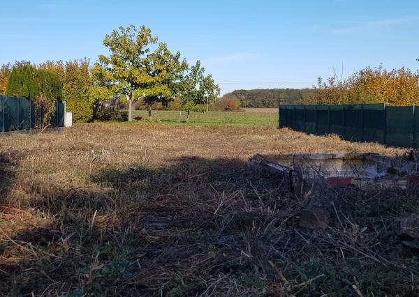 Predám stavebný pozemok v Ivanke pri Nitre 893m2.