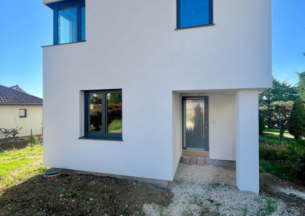 Moderný dom pod lesom Nitrianske Hrnčiarovce-SKOLAUDOVANÉ