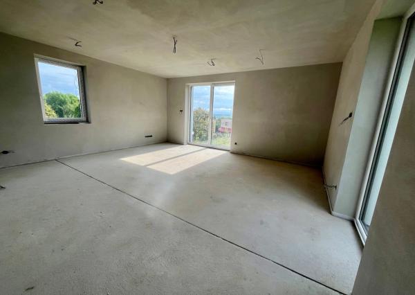 Moderný dom pod lesom Nitrianske Hrnčiarovce-SKOLAUDOVANÉ