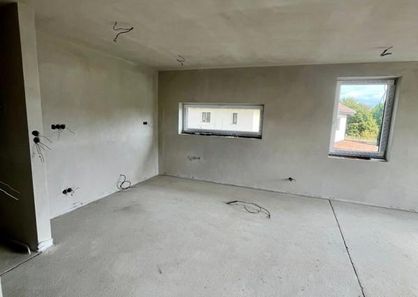 Moderný dom pod lesom Nitrianske Hrnčiarovce-SKOLAUDOVANÉ