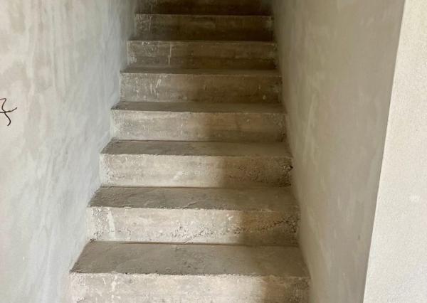 Moderný dom pod lesom Nitrianske Hrnčiarovce-SKOLAUDOVANÉ