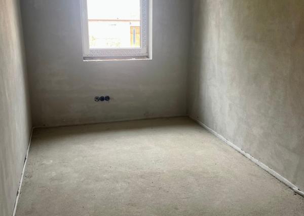 Moderný dom pod lesom Nitrianske Hrnčiarovce-SKOLAUDOVANÉ