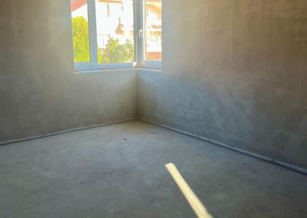 Moderný dom pod lesom Nitrianske Hrnčiarovce-SKOLAUDOVANÉ