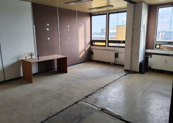 Kancelárie v nižšom štandarde - rôzne výmery, Pestovateľská ul.