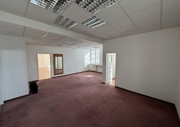 Kancelárie v nižšom štandarde - rôzne výmery, Kukučínova ul.