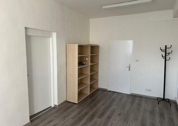 Kancelárske priestory na prenájom - od 32 m2, Panónska cesta.