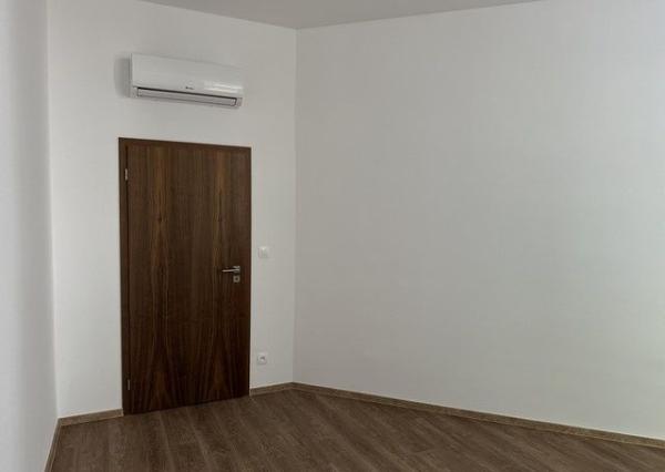 Kompletne zrekonštruovaný, klimatizovaný 4i byt na predaj - 102 m2, v Starom meste.