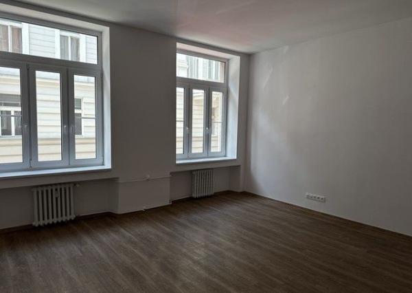 Kompletne zrekonštruovaný, klimatizovaný 4i byt na predaj - 102 m2, v Starom meste.