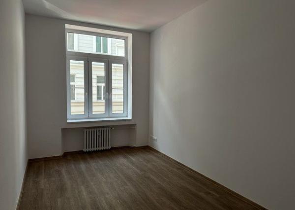 Kompletne zrekonštruovaný, klimatizovaný 4i byt na predaj - 102 m2, v Starom meste.