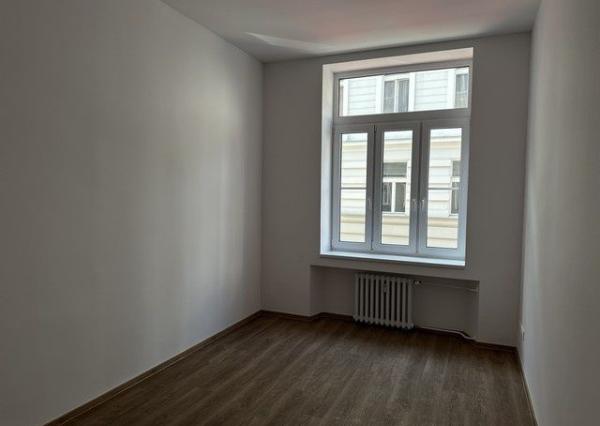 Kompletne zrekonštruovaný, klimatizovaný 4i byt na predaj - 102 m2, v Starom meste.