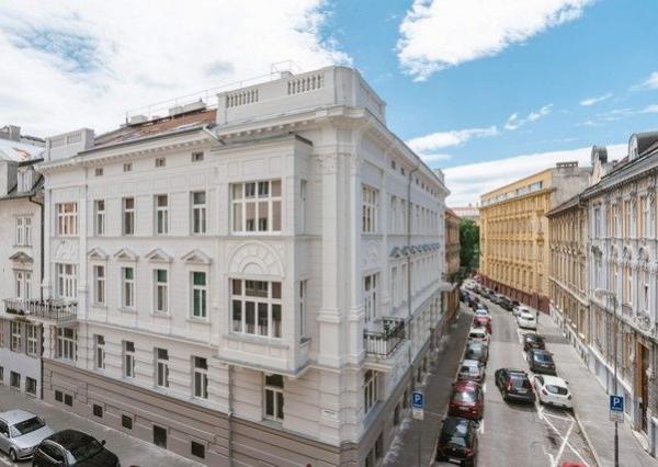 Kompletne zrekonštruovaný, klimatizovaný 4i byt na predaj - 102 m2, v Starom meste.