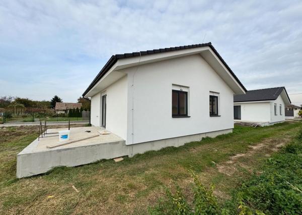 Moderný 3-izbový rodinný dom v Telinciach – 139 900 €