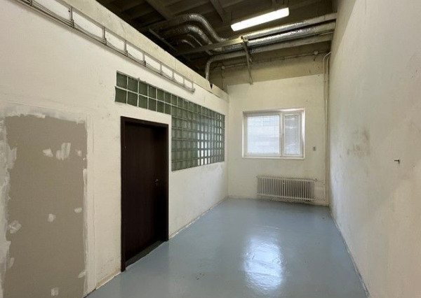 Priestor pre servisno-obchodné a skladovacie využitie na prenájom - 67 m2, Bojnická ul.