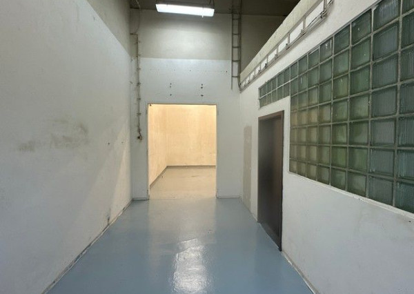 Priestor pre servisno-obchodné a skladovacie využitie na prenájom - 67 m2, Bojnická ul.